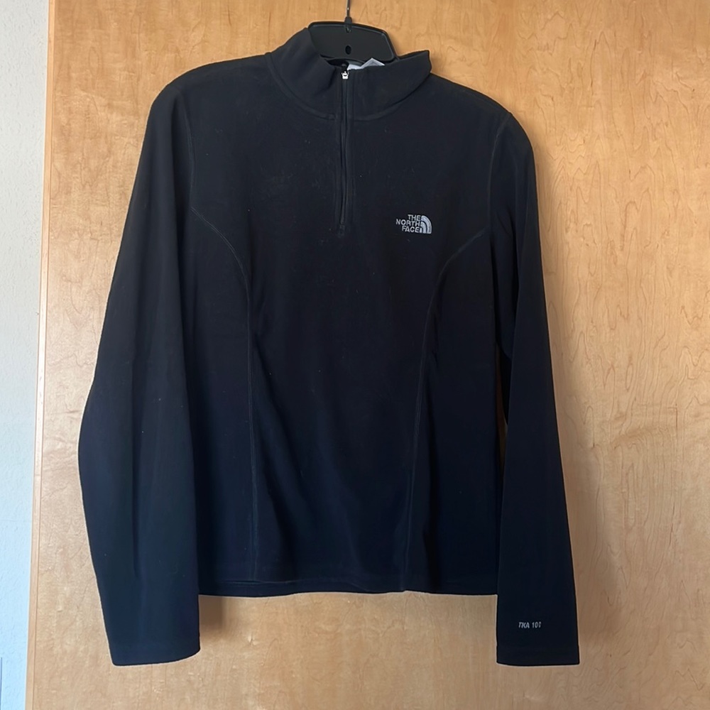 Women’s The North Face Black 1/4 zip - size M